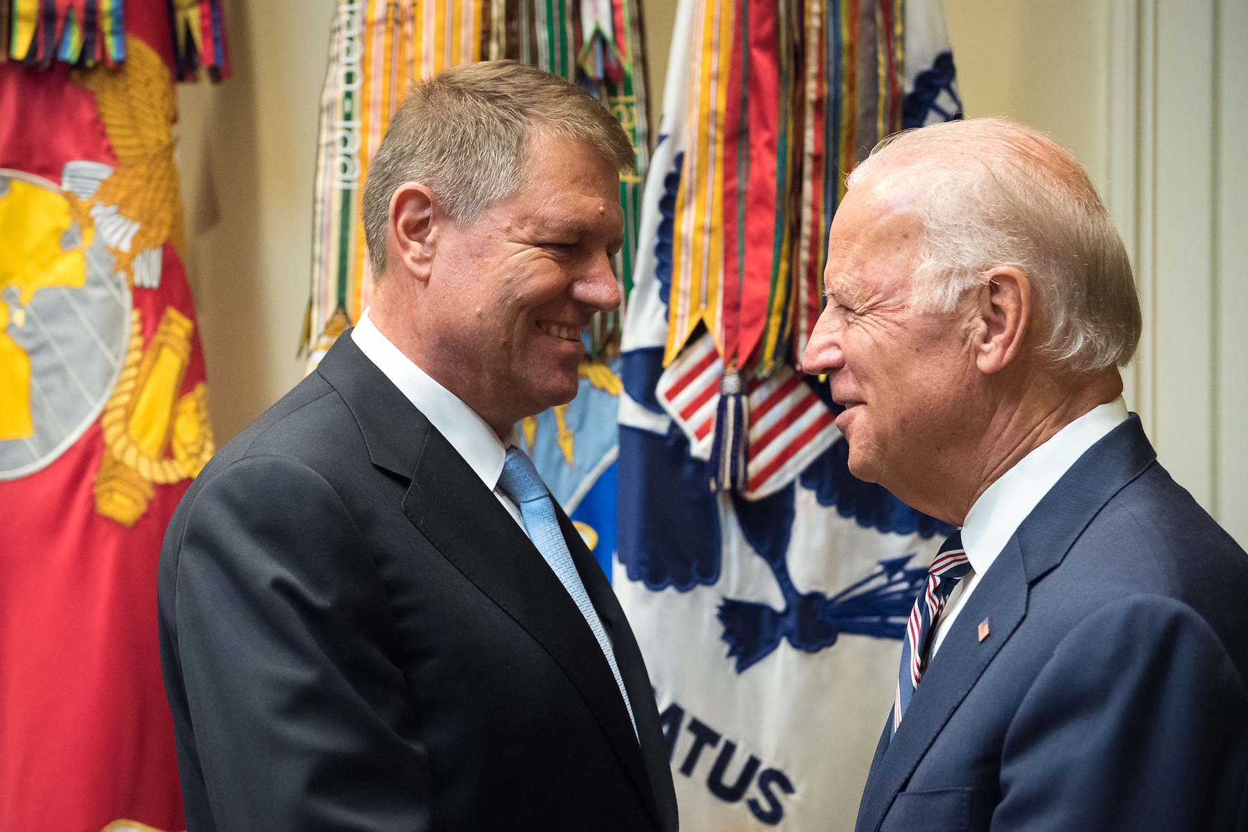 Klaus Iohannis, discuție cu Joe Biden. Președintele român vrea un pachet robust de sancțiuni dacă alte măsuri nu dau rezultate cu Rusia