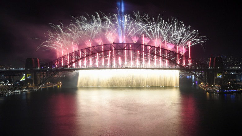 Focurile de artificii de la Sydney sunt celebre pentru spectacolul pe care îl oferă