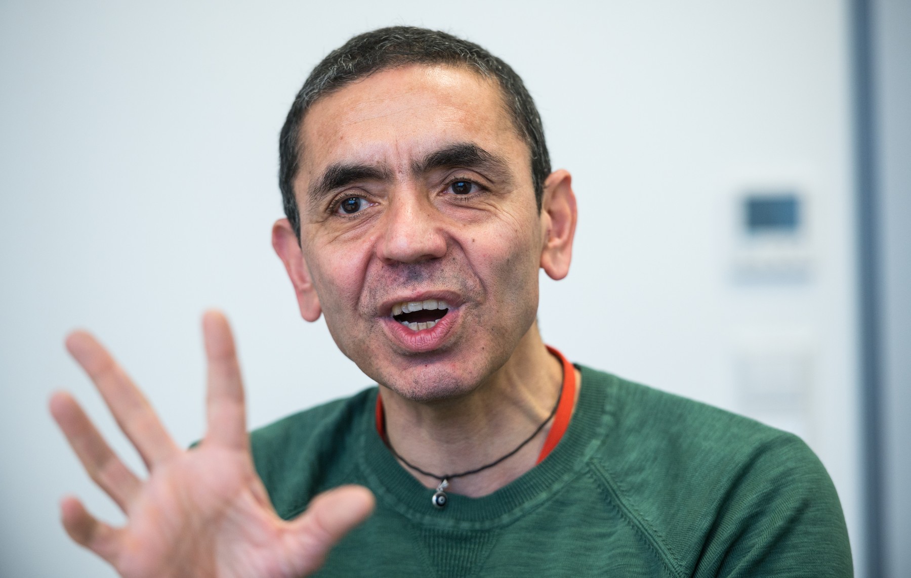 Șeful companiei germane BioNTech avertizează că ar putea exista întârzieri în aprovizionarea cu vaccin