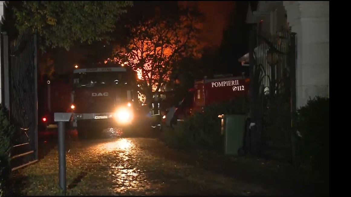 VIDEO. Fosta vilă din Izvorani a lui Irinel Columbeanu s-a făcut scrum