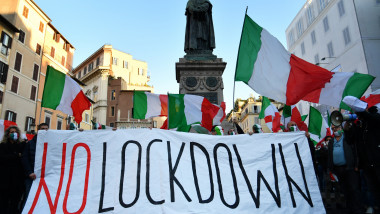 proteste impotriva lockdown-ului in italia