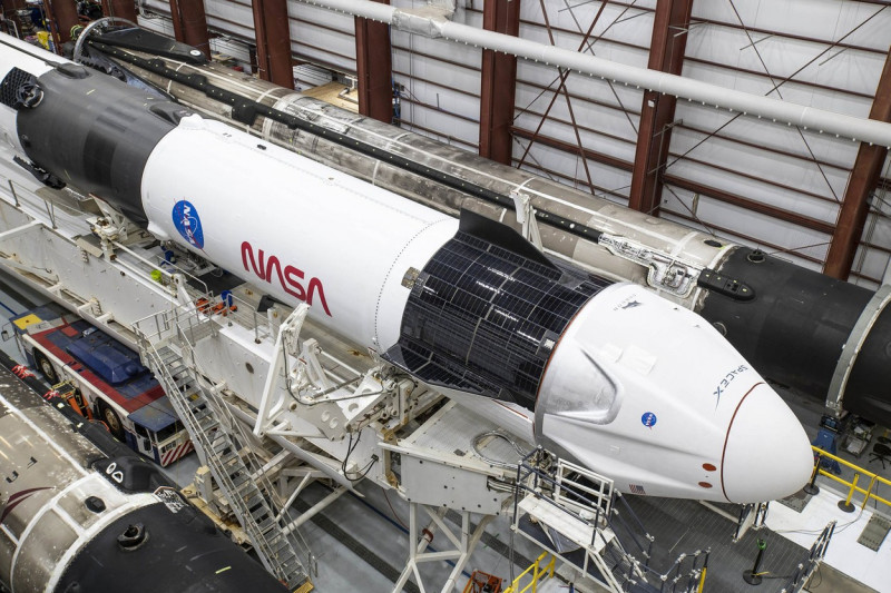 NASA si SpaceX lansează misiunea Crew-1