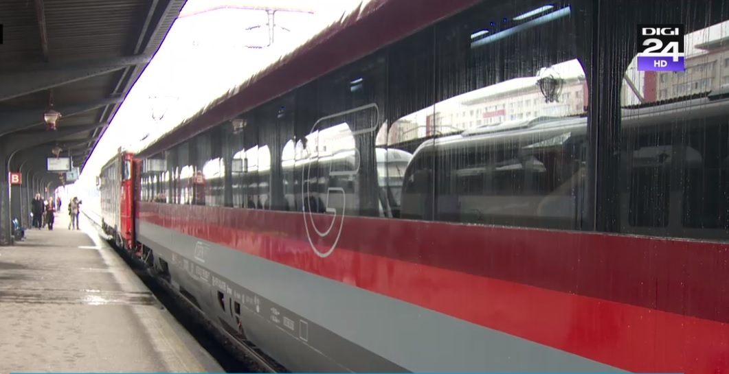 Un Intercity repus în circulație după 8 ani a ajuns la destinație cu o întârziere de două ore