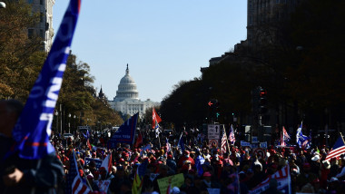 Susținătorii lui Donald Trump s-au adunat în număr mare în capitala federală Washington D. C. pentru a îi transmite președintelui încă în funcție susținerea lor.