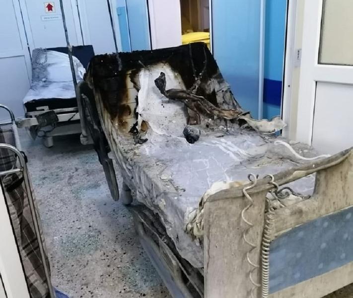 Zece oameni au murit din cauza unei candele. Un raport depus la instanță arată cum a izbucnit incendiul de la spitalul din Piatra Neamț