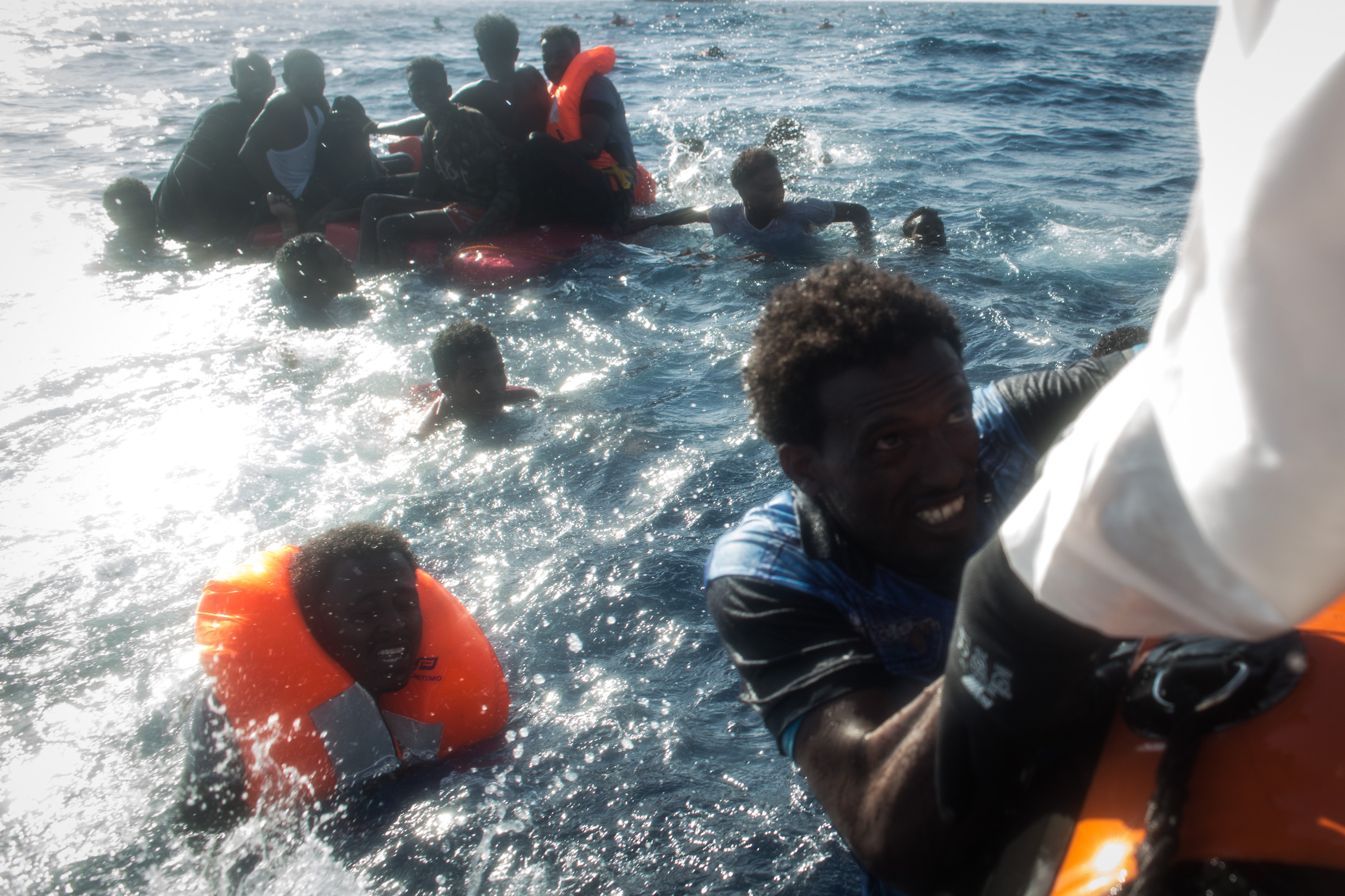 Două bărci cu migranți s-au scufundat în Marea Mediterană. Cel puţin 39 de morți