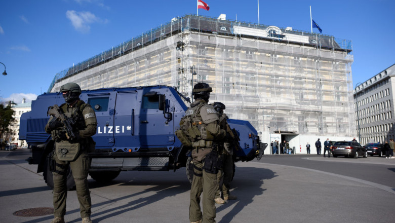 echipaj de poliție cu masina in austria