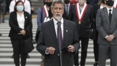 Francisco Sagasti vorbește în fața Congresului Național din Peru.