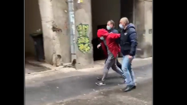 A fost prins bărbatul care ar fi jefuit banca din fața Poliției Române