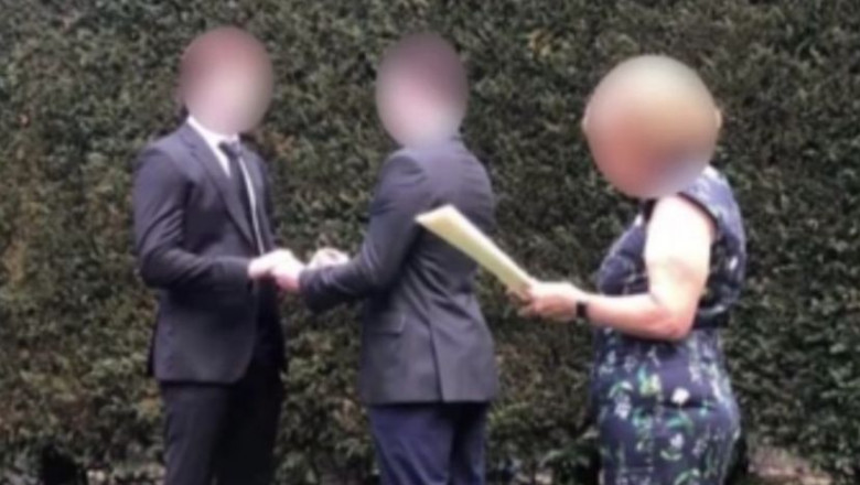 Doi băieți și-au organizat o nuntă falsă pentru a putea da o petrecere pentru toți colegii