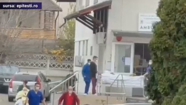 Pacienți evacuați cu tot cu paturi dintr-un spital din Argeș,