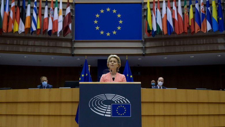 Ursula von der Leyen, preşedinta Comisiei Europene, vorbeşte de la tribună