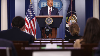 Donald Trump vorbește presei acreditate la Casa Albă, denunțând fraude electorale și refuzând să-și recunoască înfrângerea, la două zile după încheierea scrutinului prezidențial