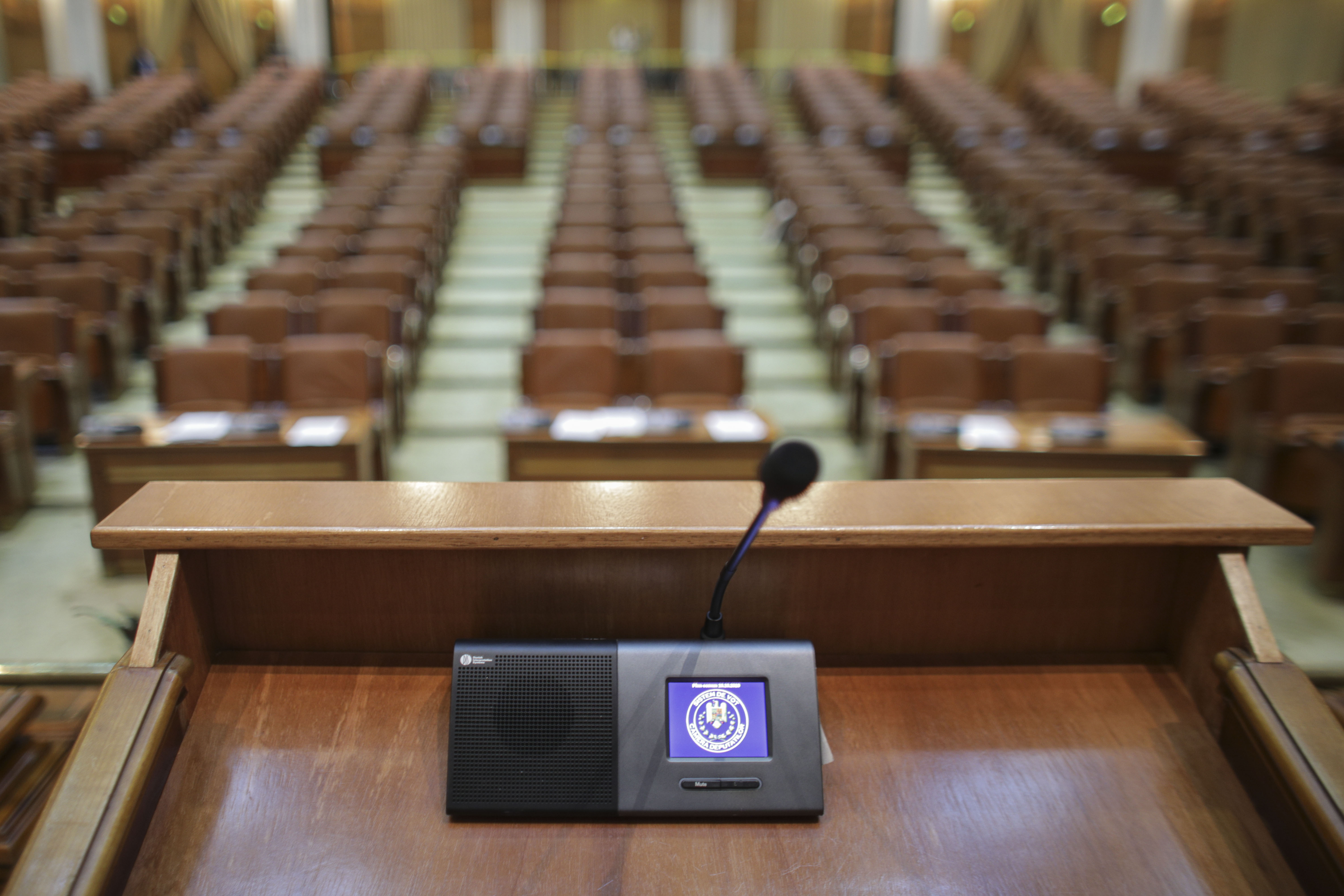 Alegeri parlamentare 2020. Ce salariu încasează un senator/deputat și ce alte beneficii are