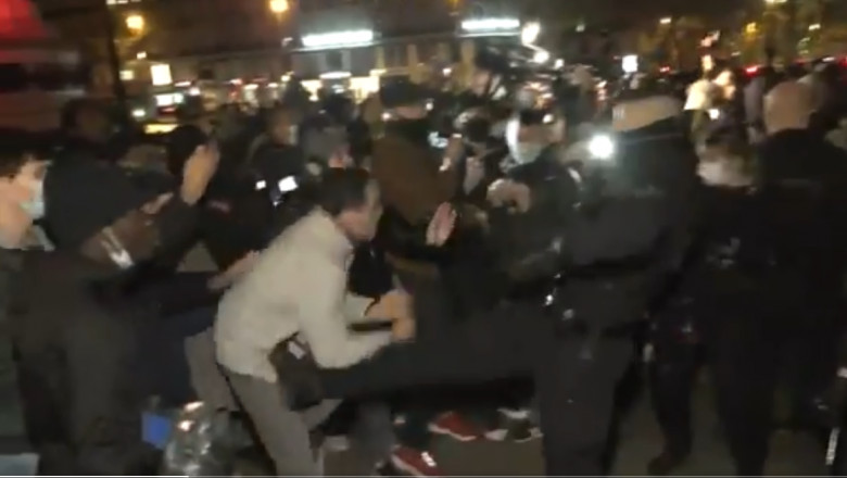 violenţe ale poliţiei franceze în timpul unui protest al migranţilor la Paris