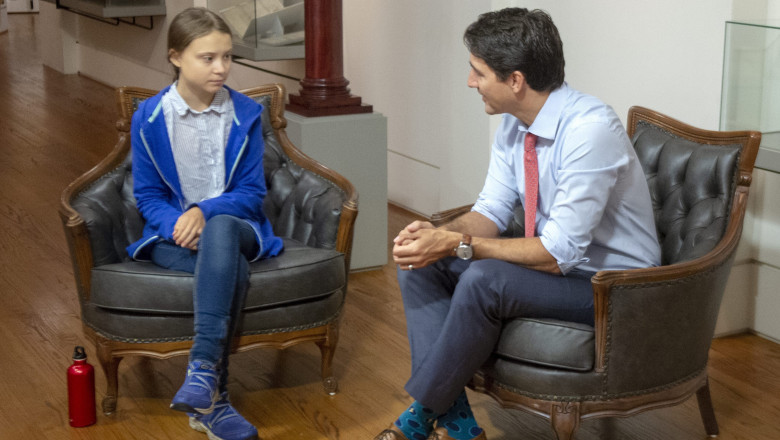 Premierul canadian Justin Trudeau discută cu activista de mediu Greta Thunberg