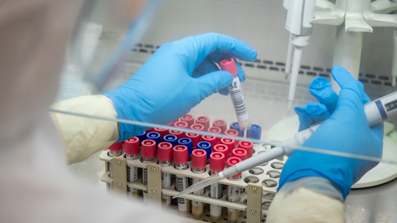 211 persoane infectate cu SARS-CoV-2 au murit în ultimele 24 de ore