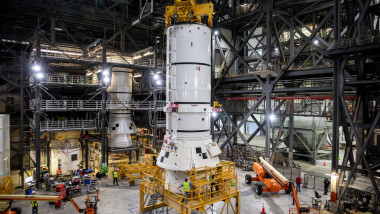 NASA a început asamblarea „megarachetei” care va duce din nou oameni pe Lună