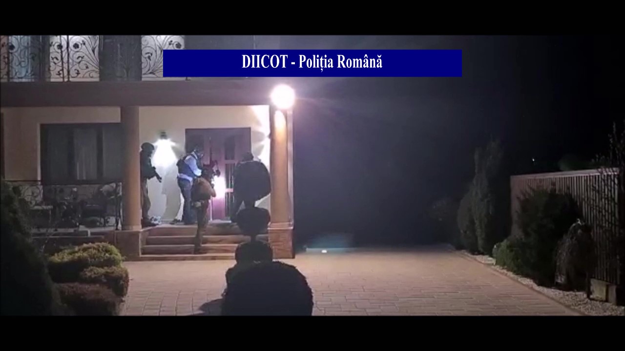 Percheziţii pentru trafic de ţigări. DIICOT: Contrabandiștii băgau țigările în țară cu ajutorul unor polițiști de frontieră din Suceava