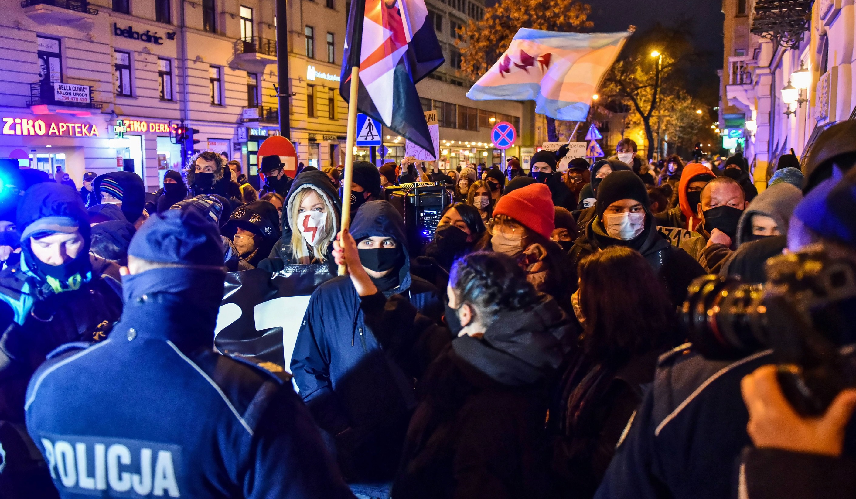 Proteste în Polonia împotriva legii care interzice avortul. Poliția a făcut arestări