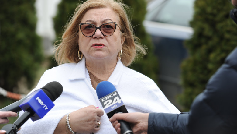 carmen dorobat face declaratii in fata presei