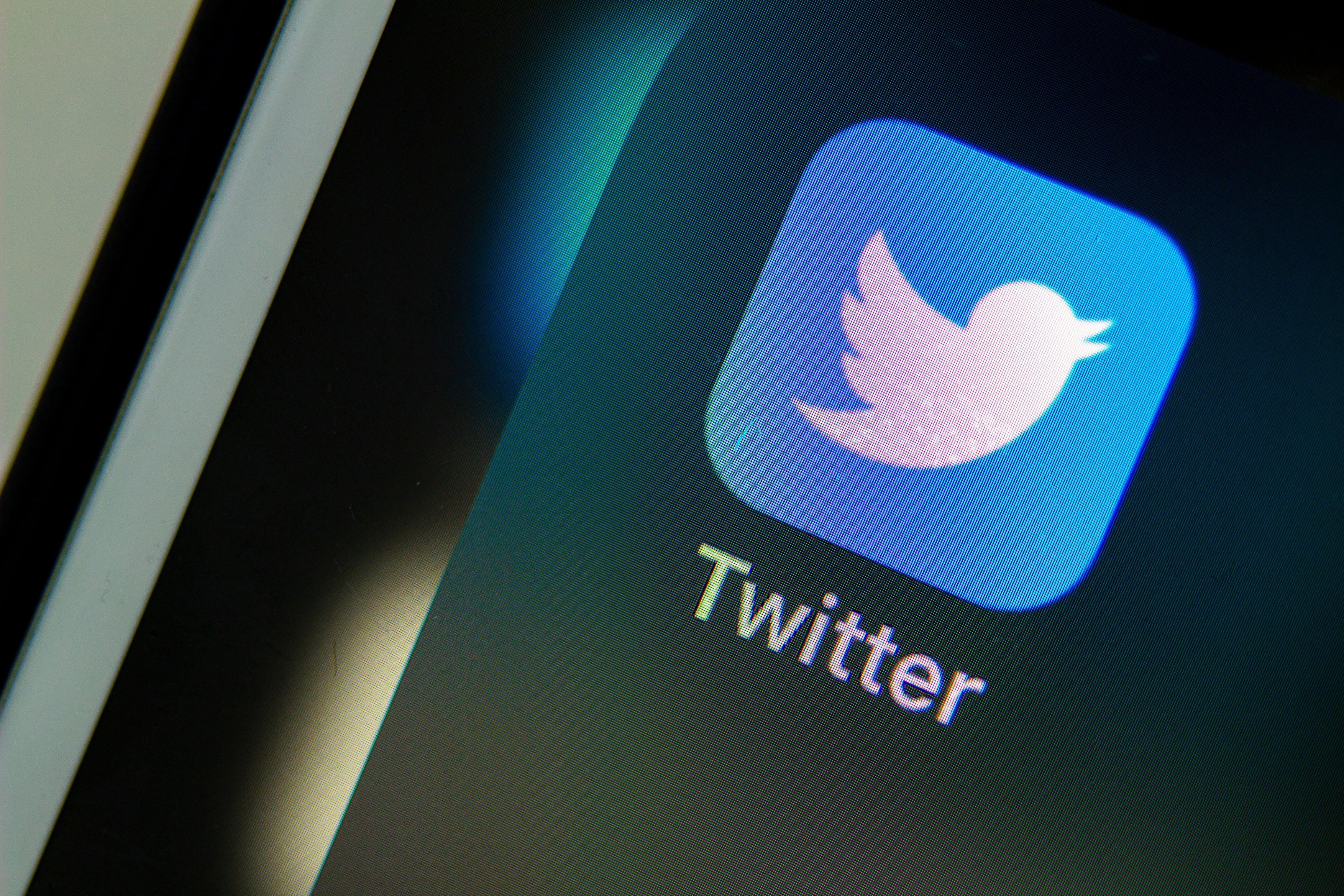 Twitter lanseaza o noua functie prin care utilizatorii pot sa ofere „bacşişuri” conturilor preferate