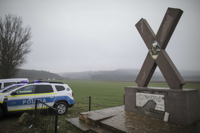 IPS Teodosie a organizat pelerinajul la peștera Sf. Andrei în timp de pandemie, în ciuda unei decizii judecătorești și a sfaturilor și avertismentelor venite de la autorități. Foto: Inquam Photos / Octav Ganea