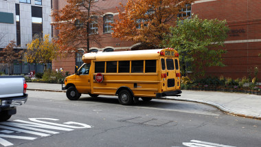 autobuz scolar sua