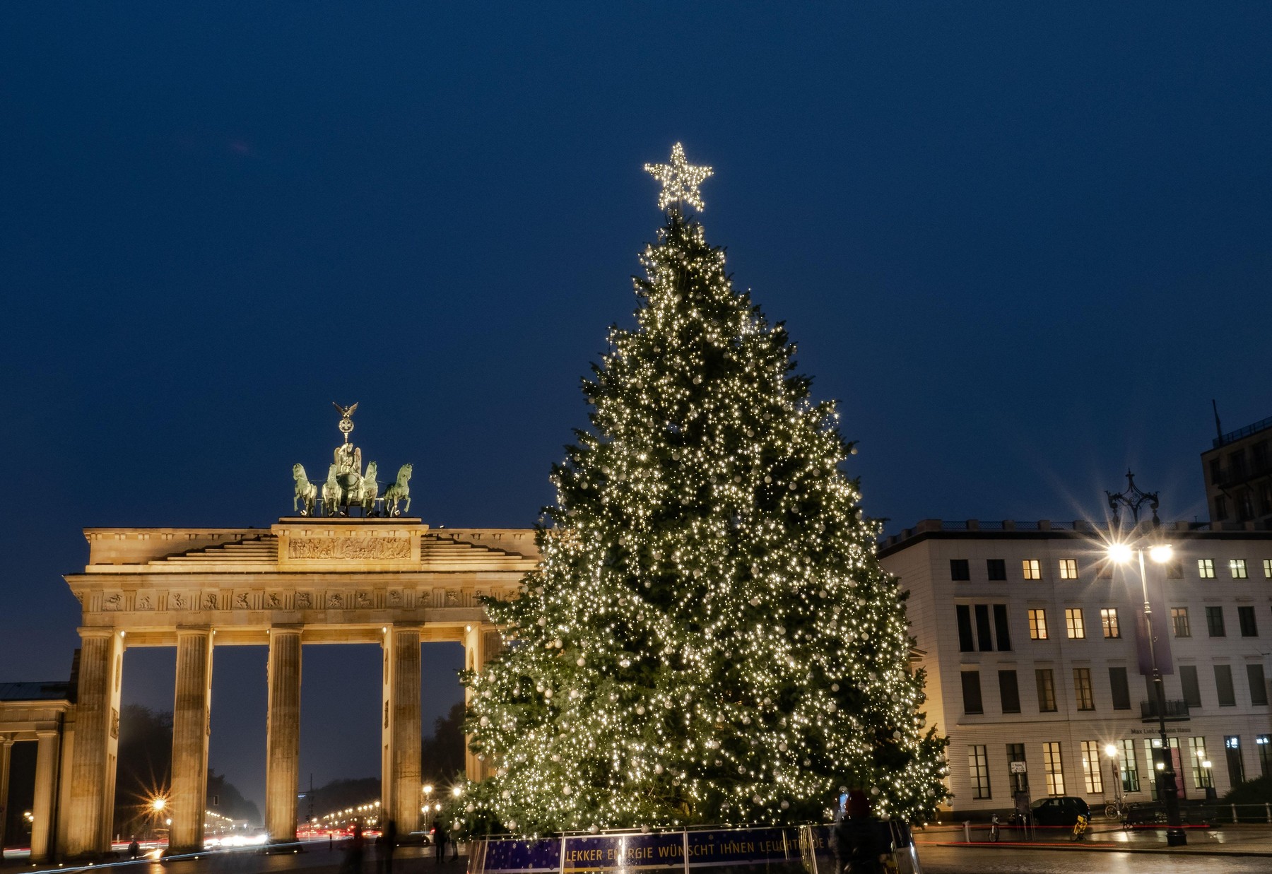 Angela Merkel, indignată de intenția landurilor de a deschide hotelurile de Crăciun în Germania