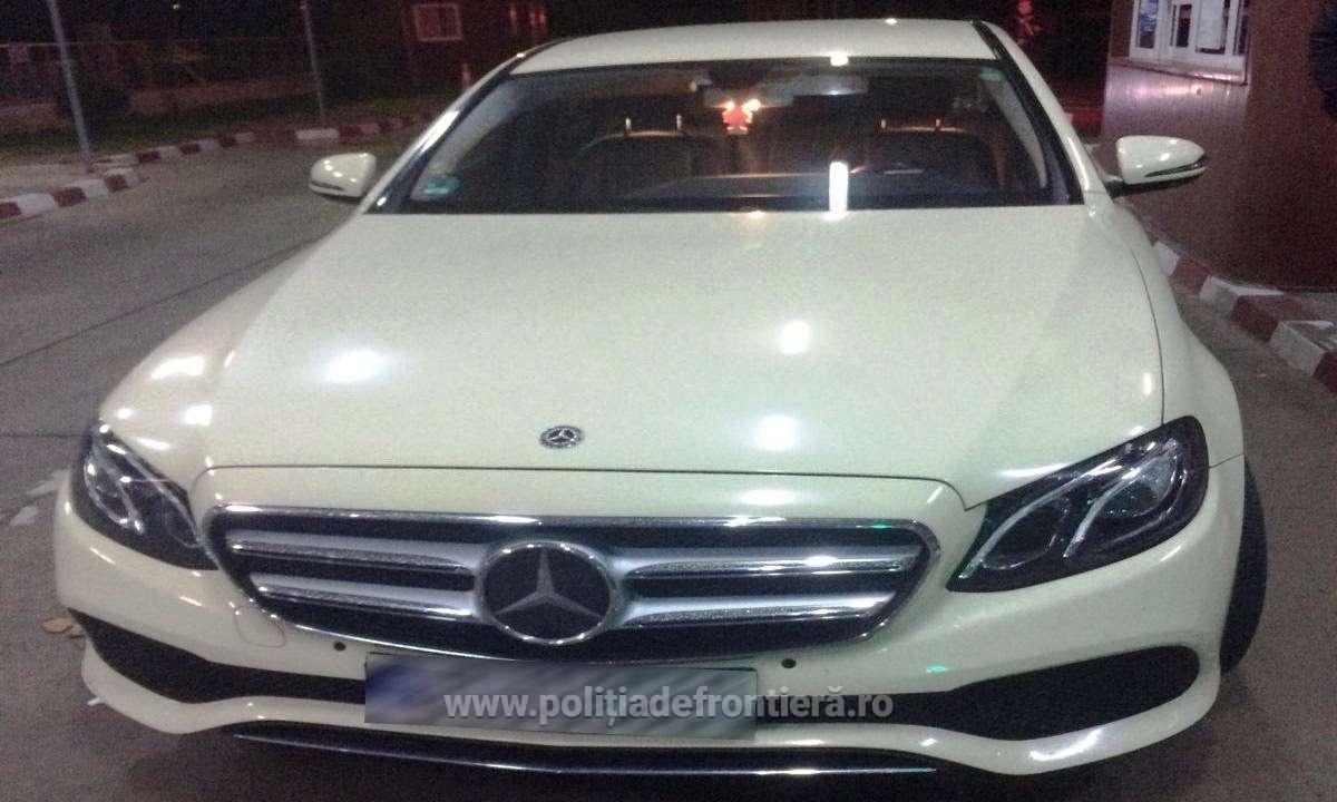 Mașină de lux furată din Germania, găsită după câteva ore la frontiera României. La volan, un bărbat de 62 de ani