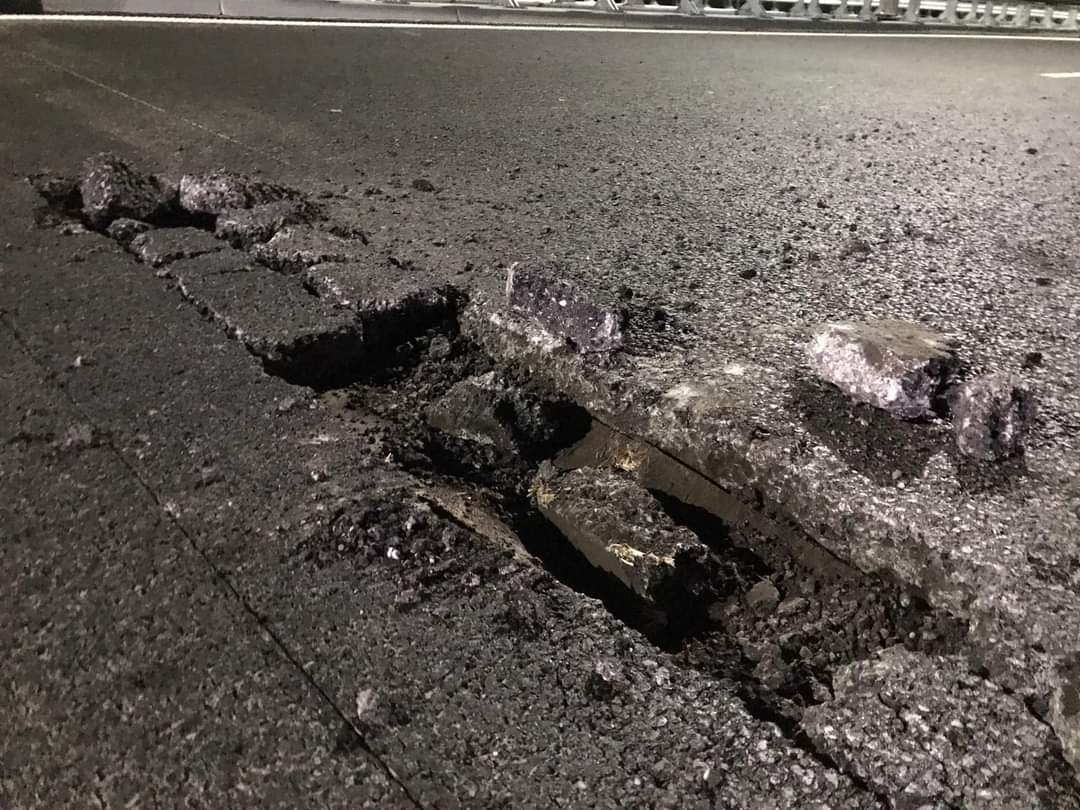 Mai mulți șoferi și-au distrus mașinile după ce au circulat pe prima autostradă din Moldova