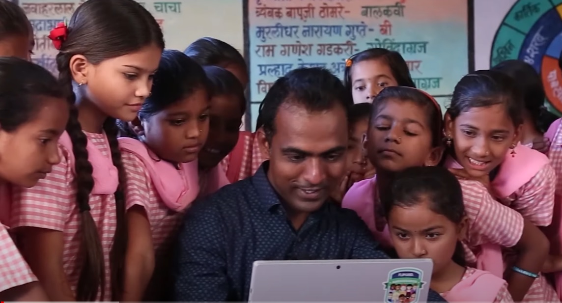 Cel mai bun profesor din lume este din India. Ce a făcut cu premiul de un milion de dolari pe care l-a primit