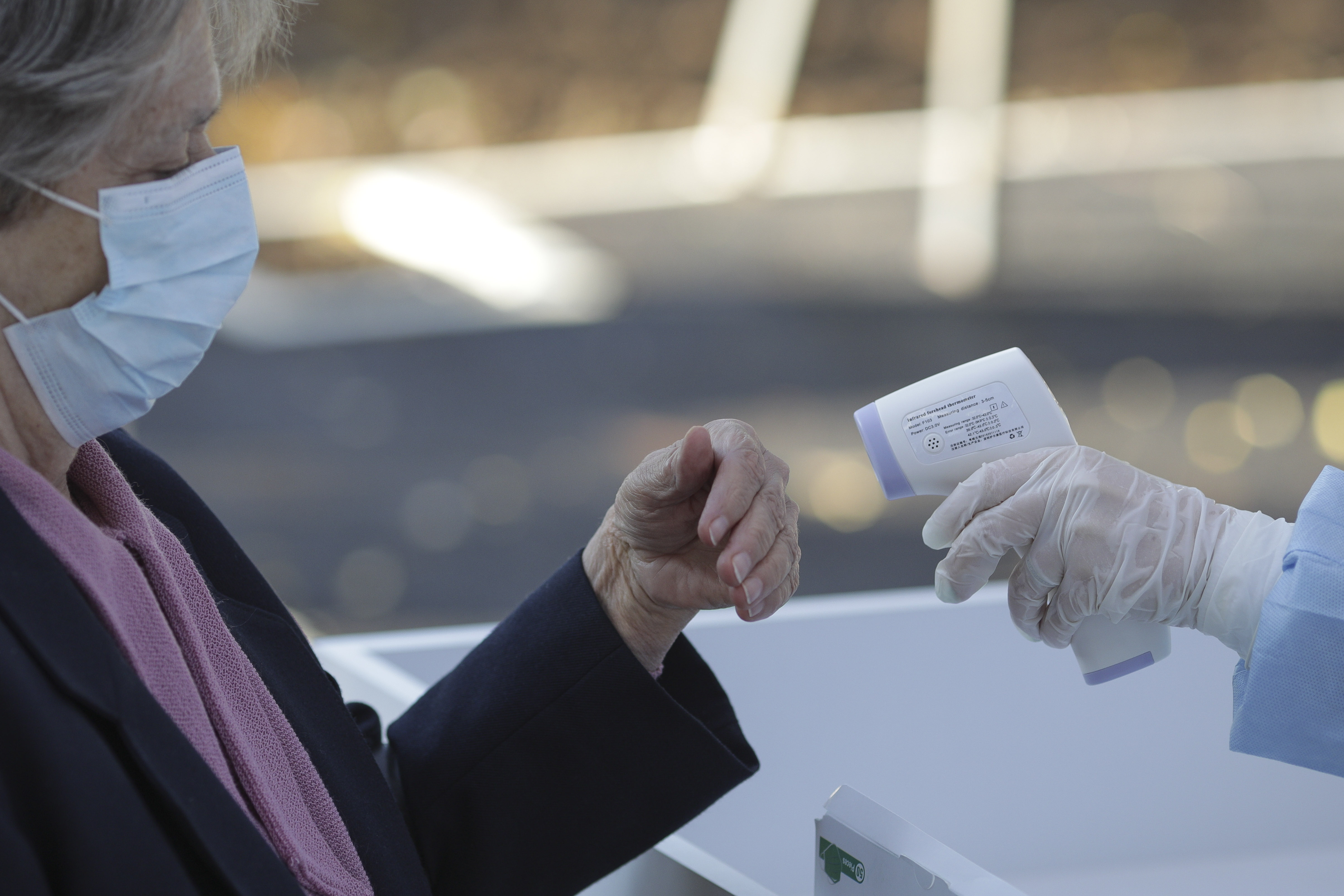 DOCUMENT. CNSU a relaxat restricțiile. Piețele se vor deschide sâmbătă, cei din localitățile carantinate merg la vot fără declarație