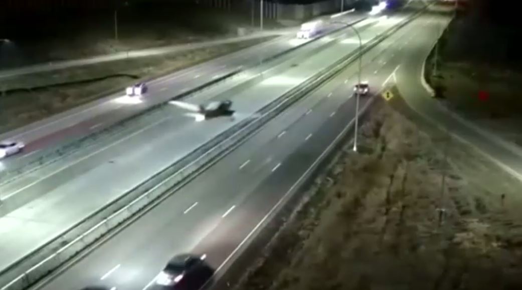 VIDEO | Aterizare de urgență pe autostradă din cauza unor probleme tehnice