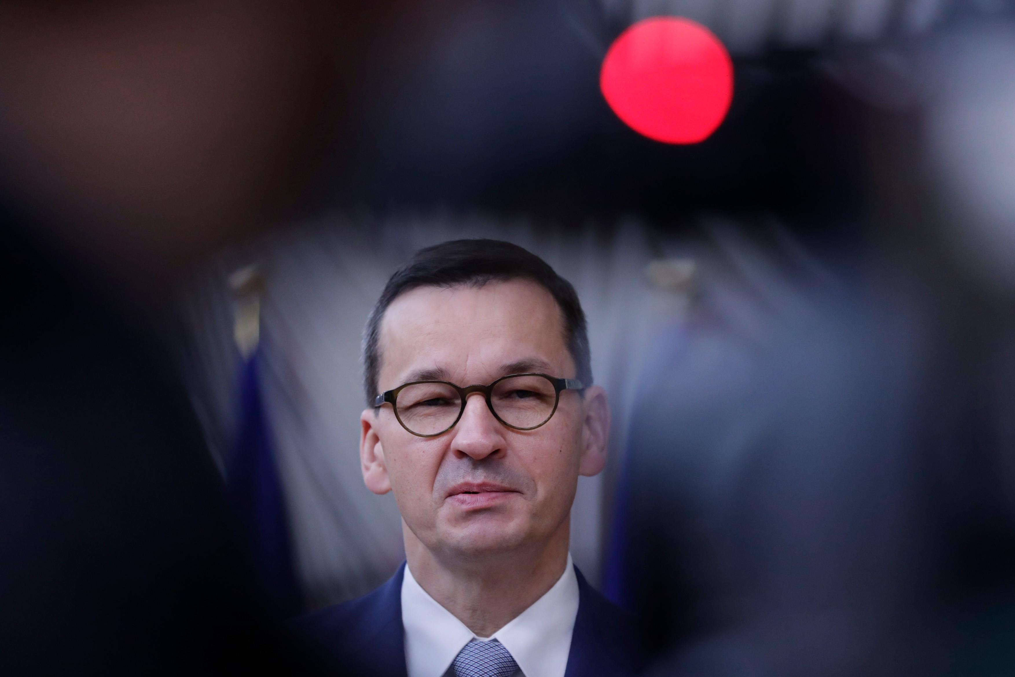 Polonia s-a răzgândit și își menține veto-ul care blochează bugetul. Liderii UE iau în calcul un sistem de finanțare folosit în 1989