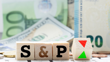 bani cuburi cu initialele S&P