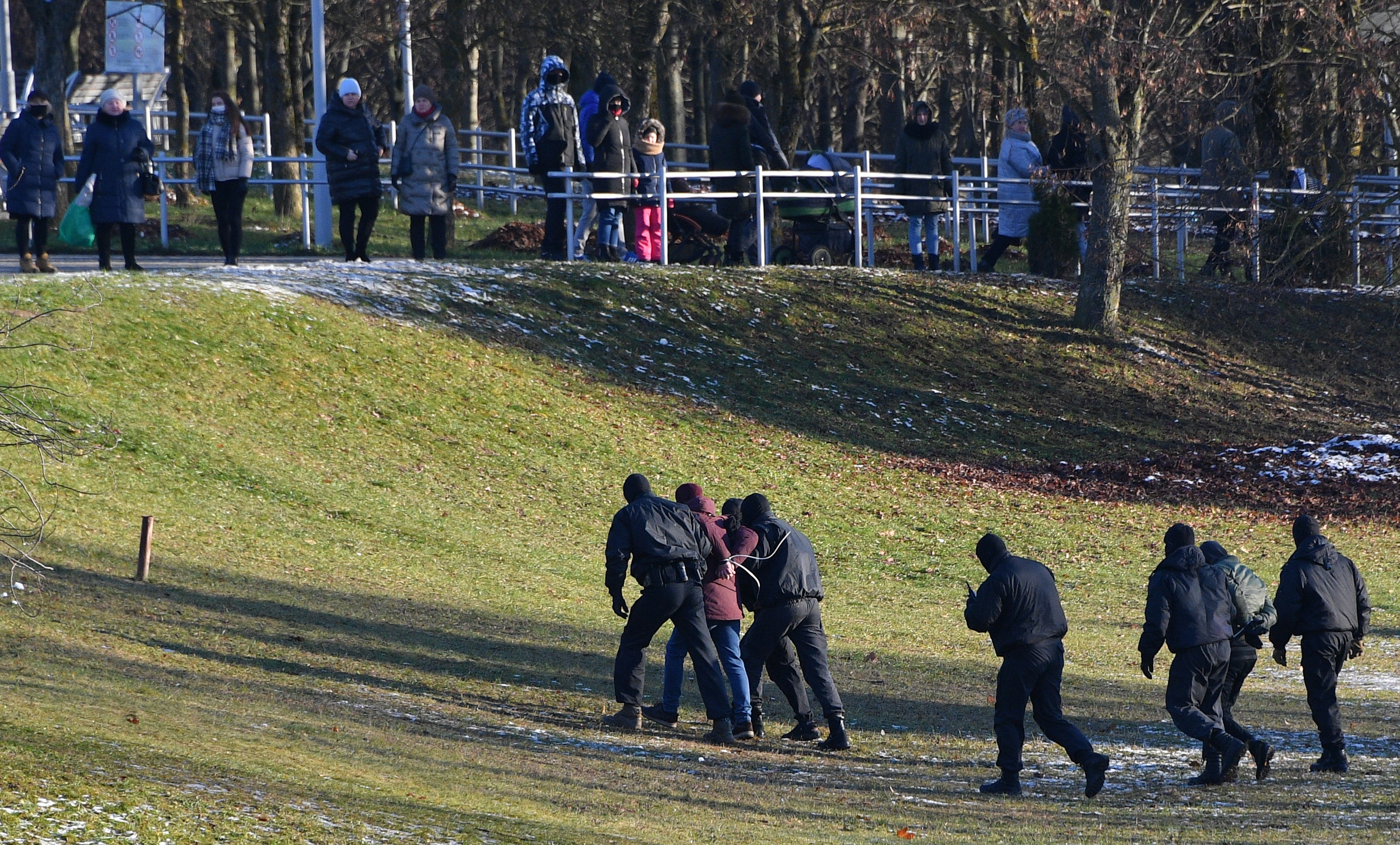 Noi proteste în Belarus împotriva lui Lukaşenko. Mii de oameni au ieșit în stradă, în ciuda interdicției de a demonstra