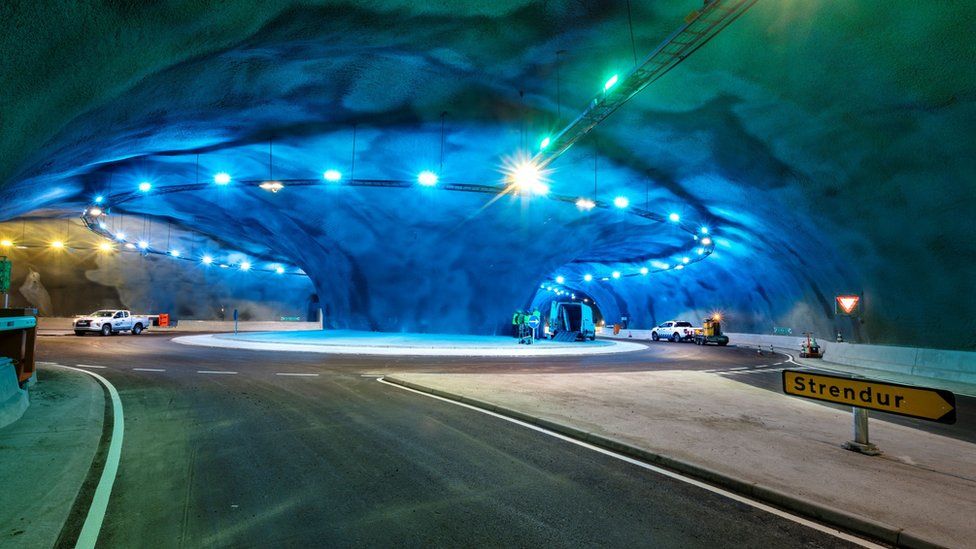 Națiunea cu 50.000 de oameni care a construit în 3 ani sens giratoriu subacvatic și tuneluri, ca să lege două orașe