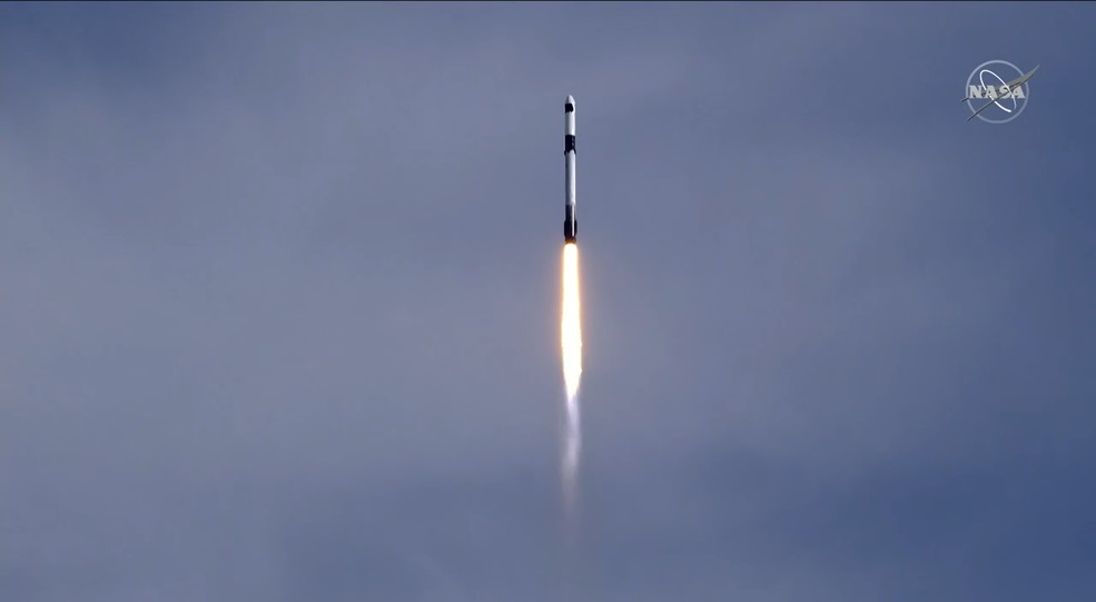 SpaceX, misiune de reaprovizionare pe Staţia Spaţială Internaţională. Elon Musk a trimis carne de curcan și prăjituri în spațiu VIDEO