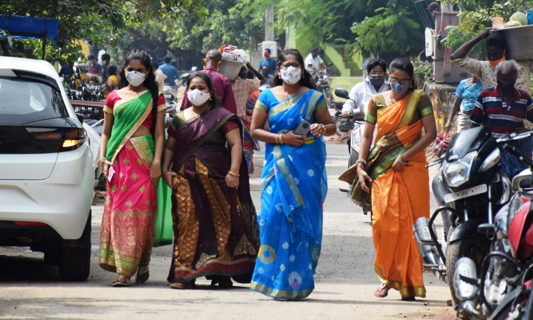 O nouă boală misterioasă a apărut în India: sute de oameni au ajuns la spital și unul a murit. Medicii descriu simptomele bizare