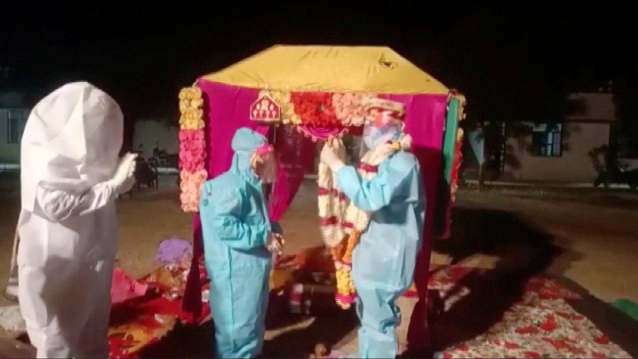 O mireasă din India a aflat în ziua nunții că e infectată cu Covid. Decizia cuplului i-a uimit pe invitați