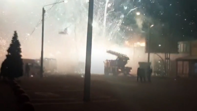 Imagini spectaculoase: Mii de artificii s-au aprins în Rusia, din cauza unui incendiu