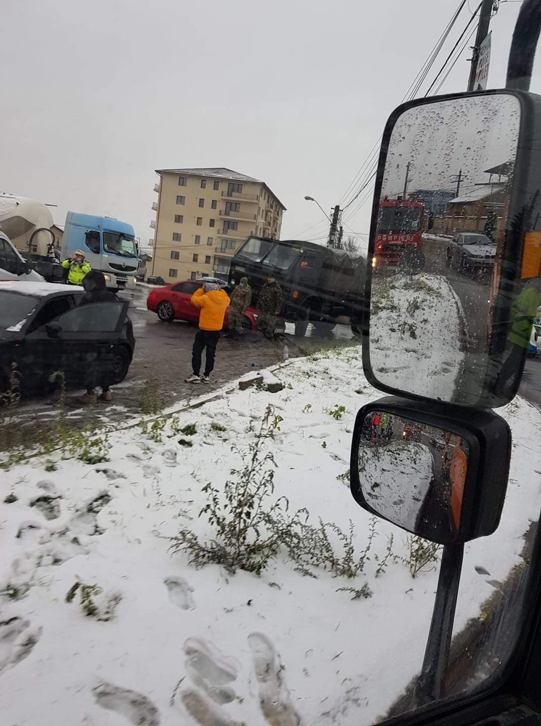 Accident la ieșire din București, în Bragadiru. O șoferiță de 24 de ani a fost rănită grav