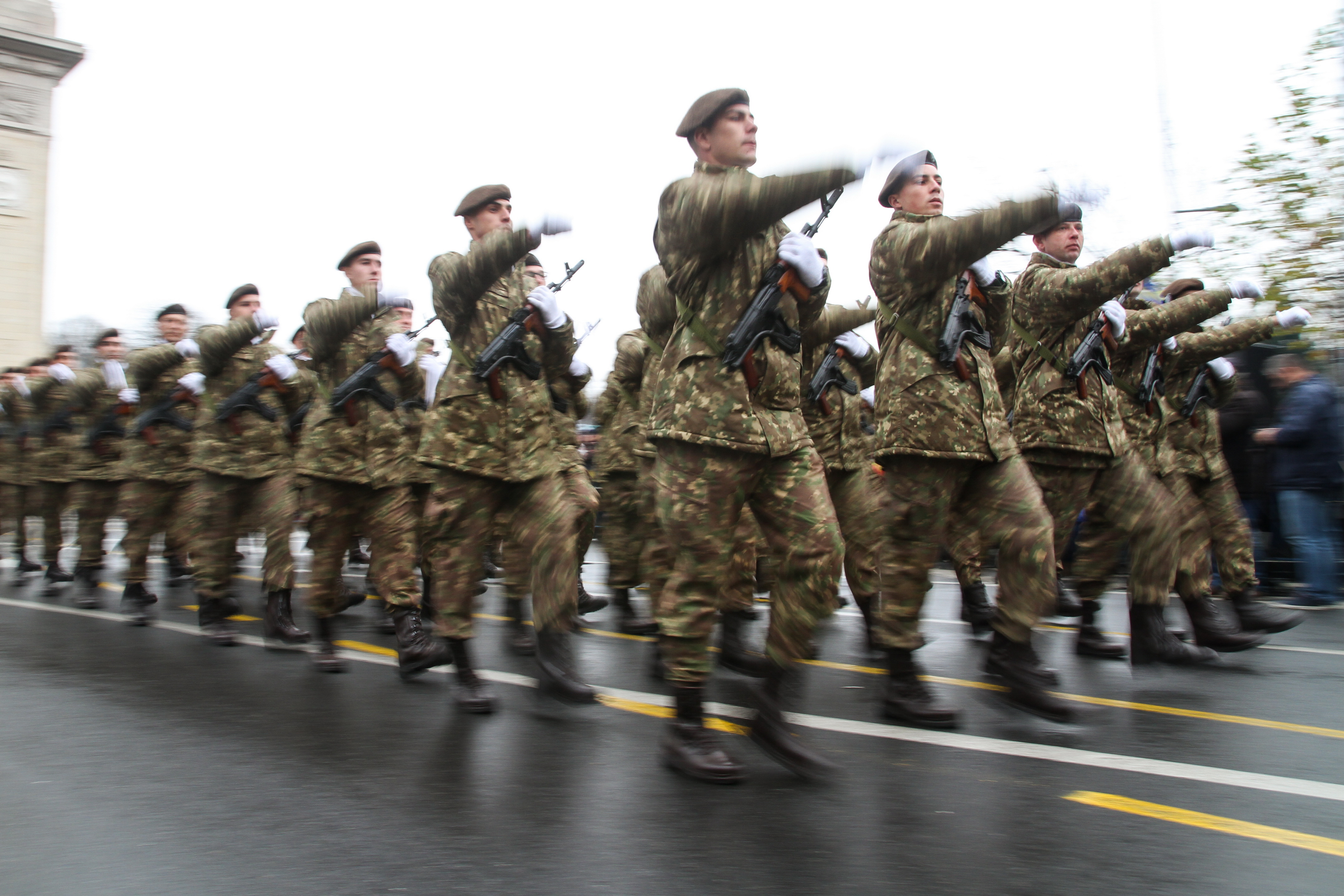 Cum a fost prima zi de militărie la Guvern, în „garnizoana” de la Palatul Victoria