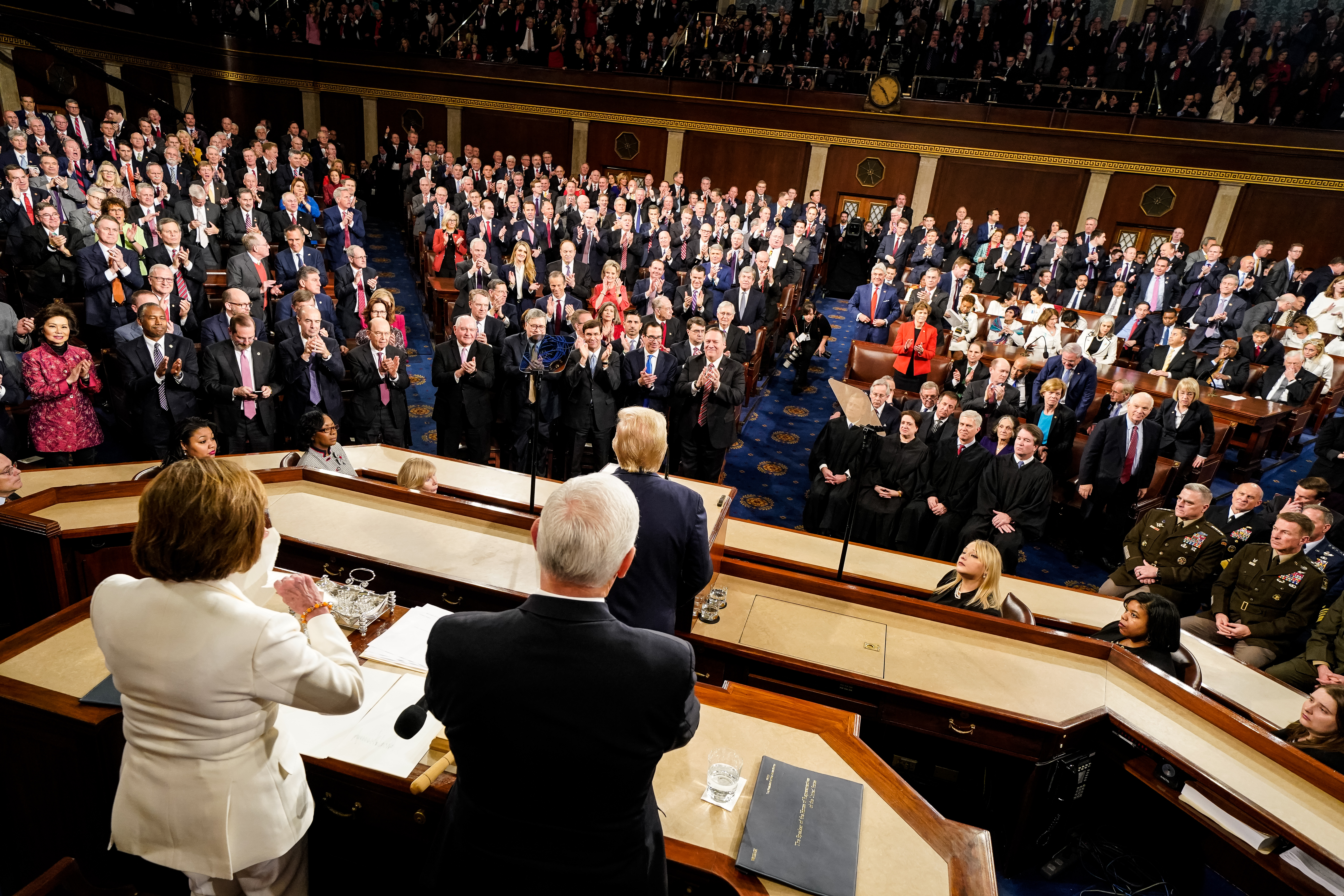 Încă o lovitură pentru Trump. Bugetul apărării, care oprește retragerea trupelor din Germania, aprobat cu o super-majoritate în Cameră