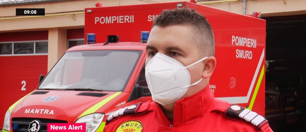 Eroi în uniforme de serviciu. Paramedic ISU, despre pacienții cu Covid întâlniți în ambulanță: "Cu unii încă țin legătura"