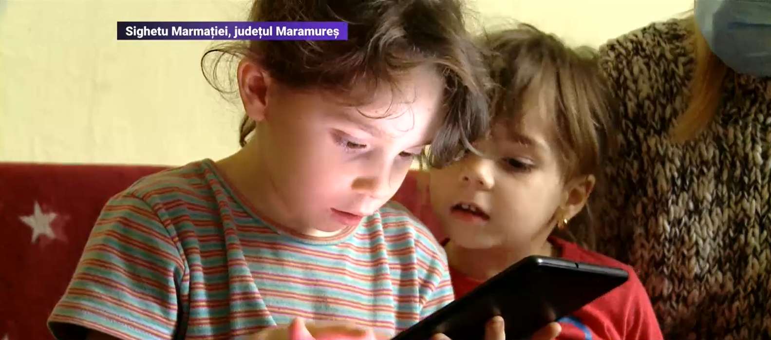 Cei 8 frați care învățau de pe o singură tabletă au primit o șansă la educație, de la telespectatorii Digi24