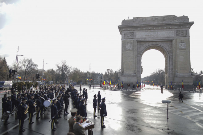 ceremonie-restransa-1-decembrie-ziua-nationala-a-romaniei-arcul-de-triumf-klaus-iohannis-pandemie-inquam-ganea (2)