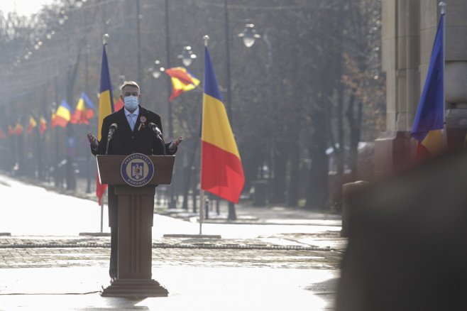 ceremonie-restransa-1-decembrie-ziua-nationala-a-romaniei-arcul-de-triumf-klaus-iohannis-pandemie-inquam-ganea (7)