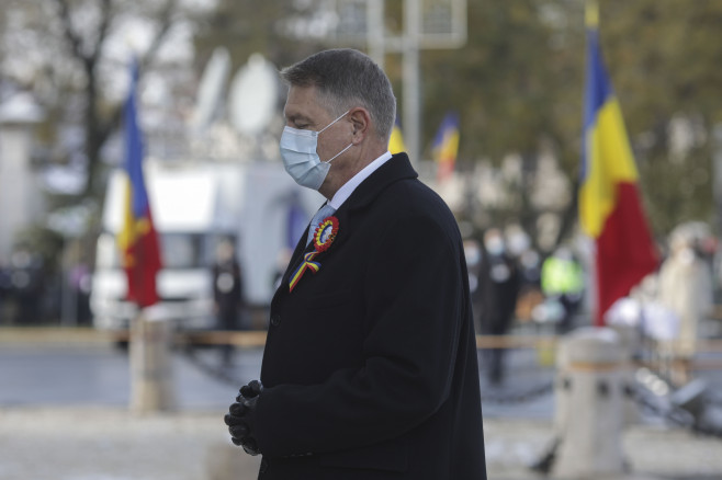 ceremonie-restransa-1-decembrie-ziua-nationala-a-romaniei-arcul-de-triumf-klaus-iohannis-pandemie-inquam-ganea (4)